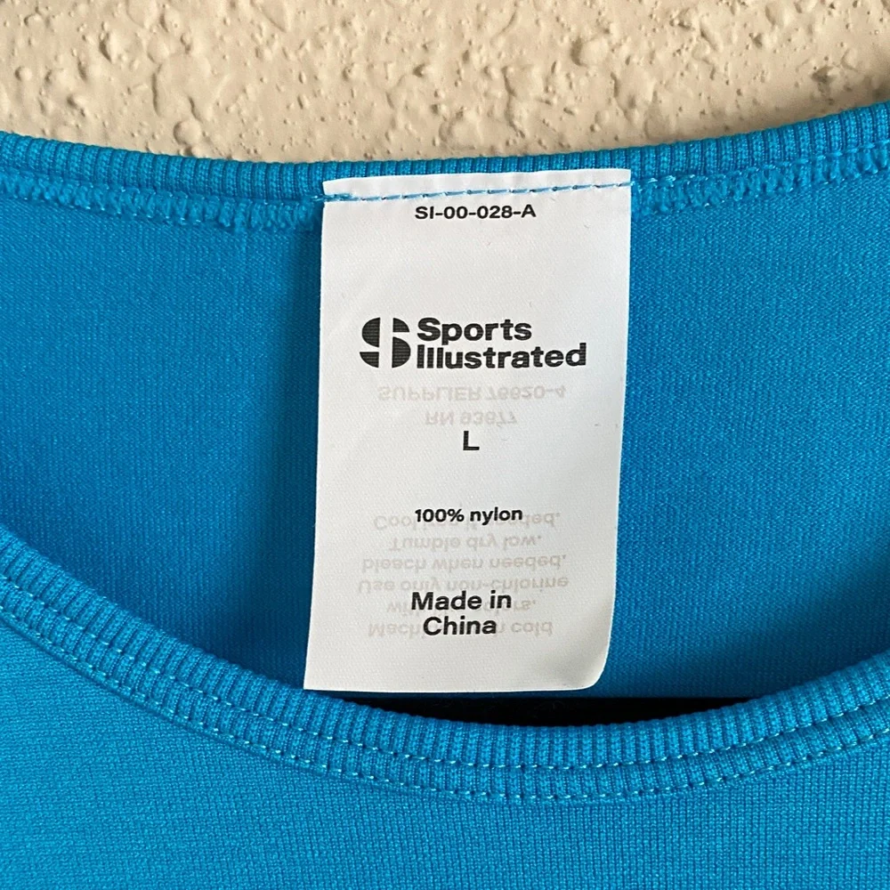 Sports Illustrated Swim Blue and Black Gradient Long Sleeve Tee - Picture 4 of 9